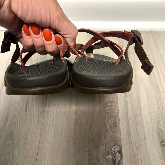 Chaco Sandals Women’s 6 Hipthong Brown and Orange Slip On Strappy - Picture 3 of 5